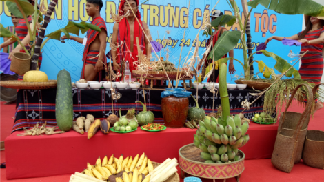 Lễ cúng cơm mới của bà con Cơ tu huyện A Lưới