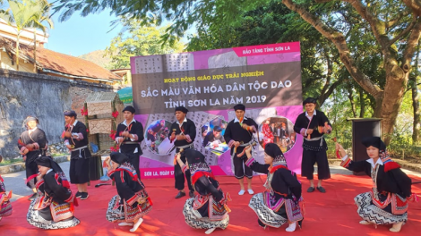 Múa chuông - Điệu múa linh thiêng của người Dao Tiền Vân Hồ