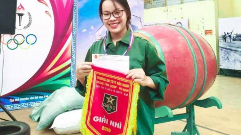 Chia sẻ khó khăn với gia đình người Dao nghèo khó