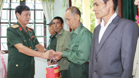 Quân dân biên giới bảo vệ đường biên cột mốc