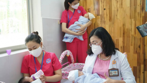 Hỗ trợ trẻ em mồ côi, trẻ em là con của sản phụ nhiễm Covid-19