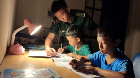 Mùa lá rụng và hành trình xuống núi của người La Hủ