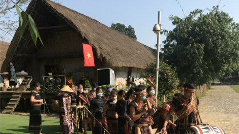 Người Ê đê đi hỏi chồng cho con