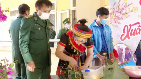 Mang Tết sớm đến biên cương