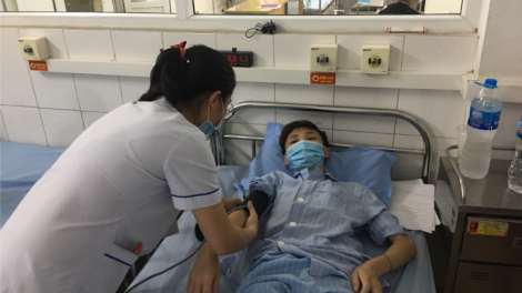 Em Vừ Bá Mồng cần được sự giúp đỡ để có trái tim khỏe