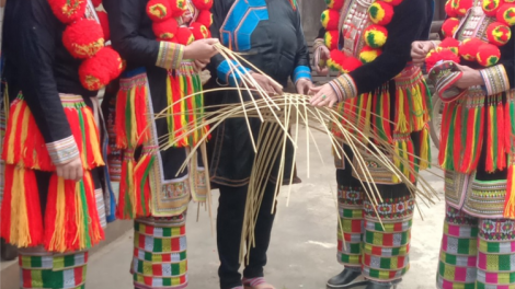 Triệu Thị Sỉnh - Bí thư chi bộ bản Dao tiên phong bảo tồn giá trị truyền thống