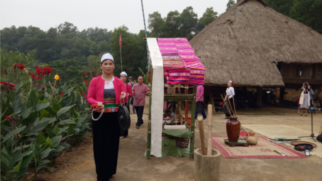 Tinh hoa cạp váy Mường