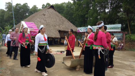 Lên làng văn hóa khám phá nhà Lang Mường