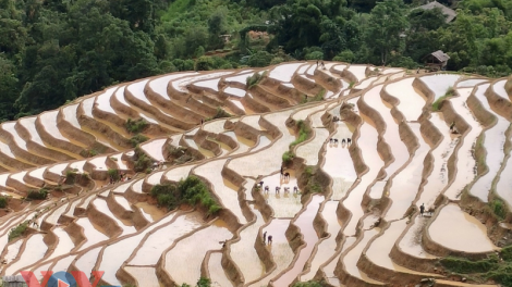 Đồng bào dân tộc giữ gìn phát huy danh thắng địa phương