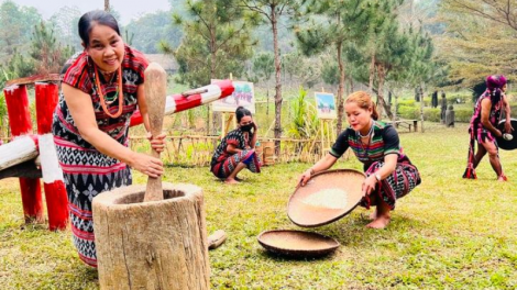 Đến A Lưới dự lễ hội Aza
