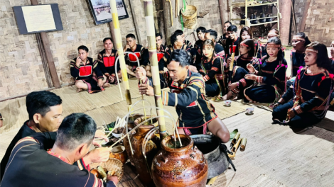 Lễ kết nghĩa của người Bana - Cơtu