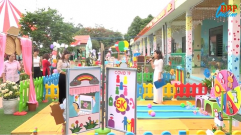 Biến phế liệu thành đồ chơi cho trẻ vùng cao