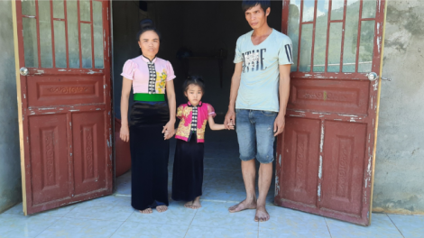 Giúp cháu bé dân tộc Tày bị dị tật xương sống bẩm sinh