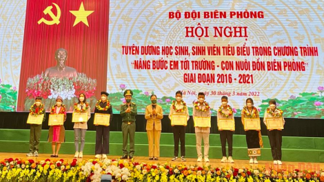 “Nâng bước em tới trường - Con nuôi Đồn Biên phòng ”Điểm tựa cho học sinh nghèo nơi biên giới