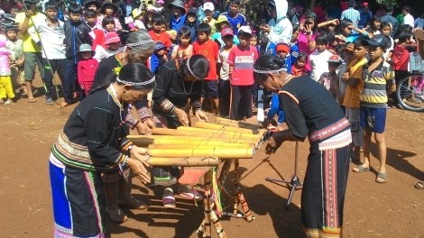 Pơlê cheăm Tây Nguyên mot tung rơnó mơd^ng