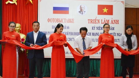 Dak Lak: Mơđah um tơbâ 100 hơnăm Kăch măng Khế Môi chât dêi Rusi