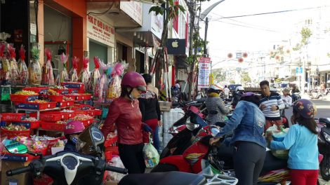 Gia Lai: Mơ-eăm rak tơniăn yă tê tơmeăm tung rôh Tết