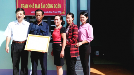 Dak Lak: Tơtô rơnó Hơngui ing mâu hngêi trăng dêi ko\ng đoân