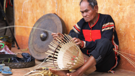 Hâi leh mơd^ng mơhno túa le\m tro tơ’noăng ivá pơla mâu hdroâng kuăn ngo tung pơlê kong kơdrâm Buôn Ma Thuột