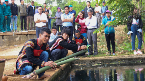 Hên tơdroăng pêi pro drêng tơbâ hâi plâ [lêi trâng Buôn Ma Thuột