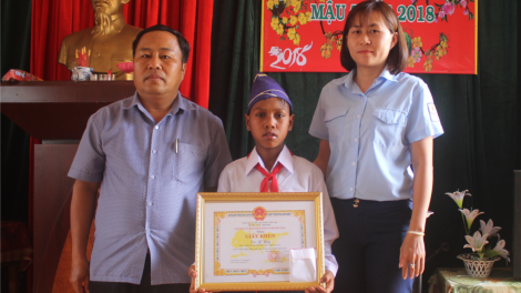 Gia Lai: Diâp [âng kơdeăn khe#n hok tro khên tơnôu to\ng xo 2 ngế o hluăn ing klâk têa  ​