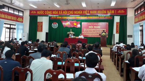 Dak Nông thăm tơpui leăng i nhên