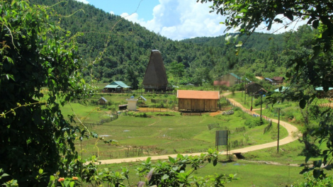 Mơngế Rơteăng a Kon Pring tơ'mot tơmối mot ôm hyô pơlê pơla