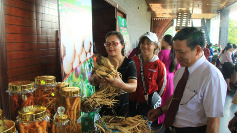Kon Tum tơku\m po Hâi vâi kơdrâi pơxiâm ai cheăng pêi hơnăm 2019
