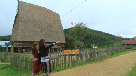 Kon Tum: Mơ’no liăn mơjiâng pro hngêi trăng, troăng prôk ôm hyô kal tơtro [ă mơhno túa le\m tro tung pơlê pơla