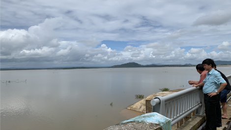 Ngế xiâm pơkuâ ngăn ‘na chiâk tăng ‘no troăng hơlâ rak tơniăn ăm rơchôa Ia Mơr vâ pơtối tơ-[rê