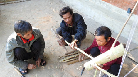 Pơlê nge# nhân Kon Klok: tíu mơhno túa le\m tro cho ivá vâ mơnhông