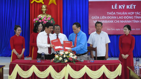 Kon Tum tơru\m [a\ Agribank tung xo hnoăng liăn, pơtroh kơxo# liăn ko\ng đoân