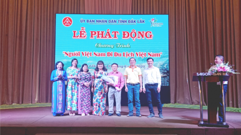 Dak Lak: Tơbleăng tơdroăng ‘’Mâu ngế Việt Nam lăm ôm hyô a Việt Nam’’