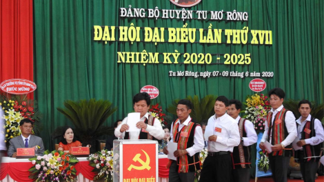 Kon Tum: Hneăng hôp Đảng [o# tơring Tu Mrong pôk kăn pơkuâ hnê ngăn Đảng