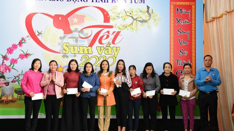 Kon Tum: Hơniâp ro hâi Têt tơku\m dêi rơpó