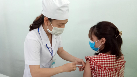 Tây Nguyên ƀă tơdroăng pâk pơkeăng văc xin mơdât COVID-19