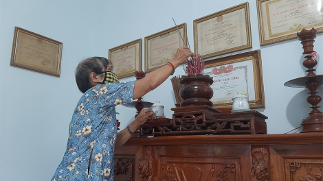 Hơlêm tơdroăng châi a kơpong tơnêi apoăng trâm tơdroăng xâu xía trếo ‘mêi dioxin