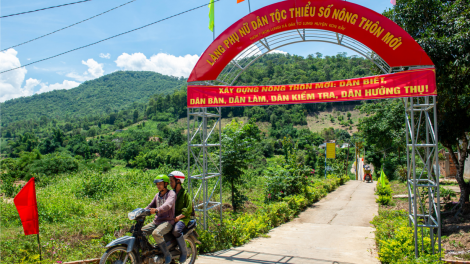 Hơ’leh ing túa ‘’Pơlê vâi kơdrâi hdroâng kuăn ngo thôn pơlê nếo’’