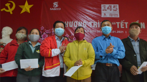 Dak Nông tơmâng to\ng kum tơmeăm Têt ăm ko\ng nhân mơngế pêi cheăng