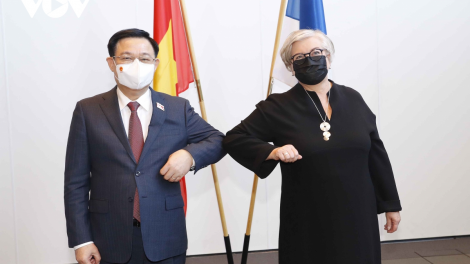 Pôa Vương Đình Huệ, Kăn xiâm hnê ngăn Kuô̆k hô̆i hôp tơpui tơno ƀă Kăn xiâm hnê ngăn Kuô̆k hô̆i Phần Lan