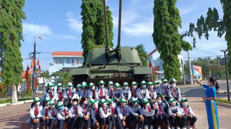 Chuât chhâk xơtó đi đo ƀlêi trâng Đăk Tô  - Tân Cảnh