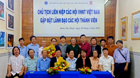 Trâm mâ kăn pơkuâ mâu Hô̆i Văn hok Ngê̆ thuât veăng tung hơdruê xuâng lâp tơnêi têa