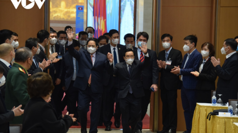 Ngế pro xiâm hnê ngăn tơnêi têa Việt Nam prế Ngế pro xiâm hnê ngăn kong têa Lếo trâm mâ khu tê mơdró