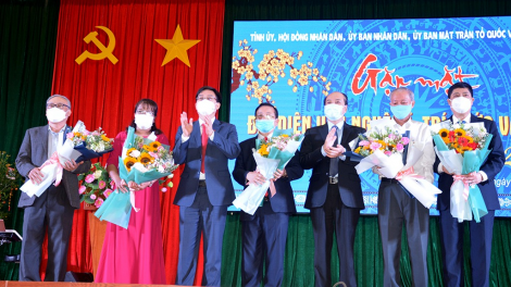 Dak Lak trâm mâ văn nghê̆ sih, mâu ngế rơkê, mâu ngế chêh hlá tơbeăng apoăng hơnăm nếo