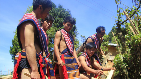 Vêh a kơpong le\m tro dêi Rơteăng