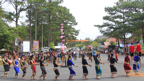 Kon Tum: Tơ’mot tơmối drô troăng kơpho# Mang Deăng