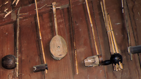 Kơtôu plôi khăng-Tơmeăm ki tơviah dêi mơngế Bơhnéa