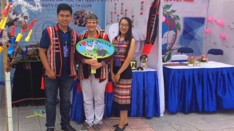 Sinh viên Tây Nguyên mơhriâm xua xo ah hmôi vâ pêi cheăng