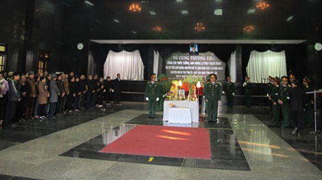 Mơd^ng ‘mé kiâ ngế lêng khên tơnôu dêi kuăn pơlê, thie#u tươ\ng Y Blok Êban