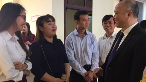Pơkâ pêi dêi khu rơxông: Troăng prôk ki nếo a mâu cheăm xơpá